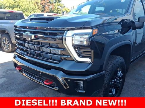 Used 2025 Chevrolet Silverado 2500 LTZ w/ LTZ Plus Package image 7