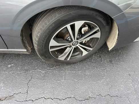 Used 2020 Nissan Sentra SV image 2