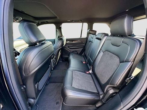 New 2025 Jeep Grand Cherokee 4WD image 16