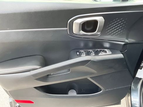 Used 2024 Kia Sorento S image 28