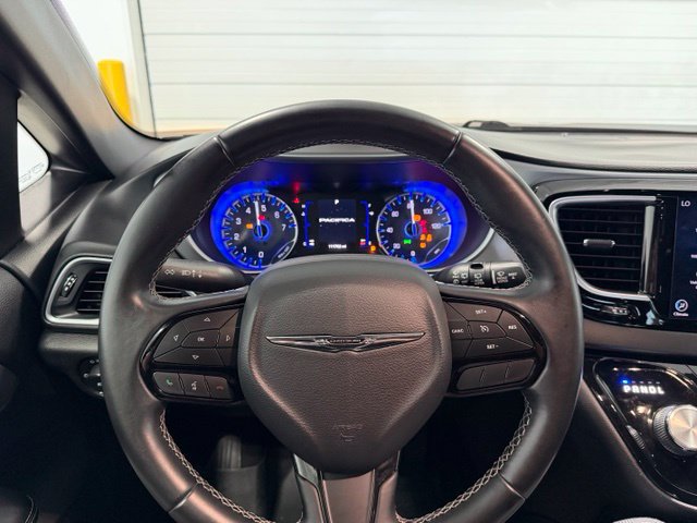 Used 2018 Chrysler Pacifica Touring-L w/ Premium Audio Group FWD image 14