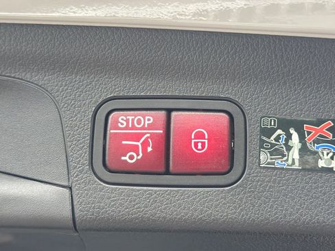 Certified 2025 Mercedes-Benz GLE 350 4MATIC image 31