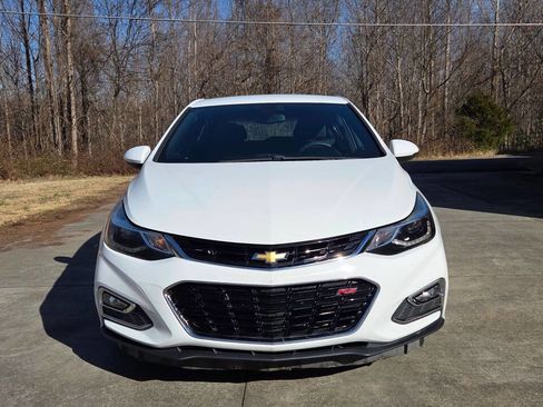 Used 2017 Chevrolet Cruze LT w/ Convenience Package image 2