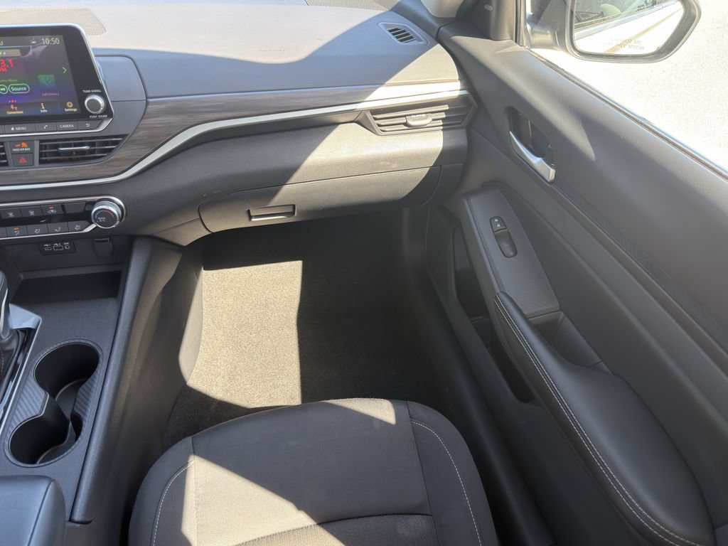 Used 2025 Nissan Altima 2.5 SV FWD image 16