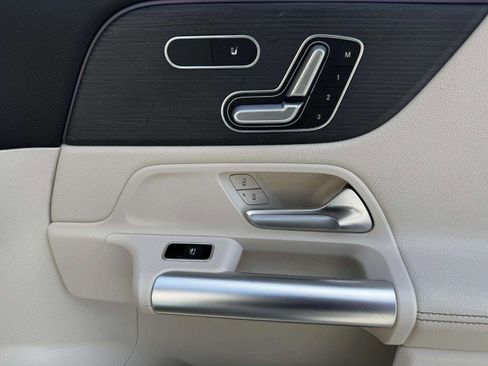 Used 2023 Mercedes-Benz GLA 250 w/ Premium Package image 46