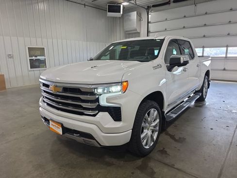 Used 2024 Chevrolet Silverado 1500 High Country w/ Technology Package AWD/4WD image 4