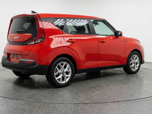 Used 2025 Kia Soul LX w/ LX Technology Package FWD image 7