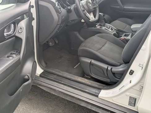 Used 2018 Nissan Rogue SV FWD image 27