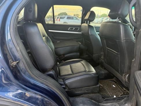 Used 2017 Ford Explorer XLT w/ Equipment Group 202A AWD/4WD image 13
