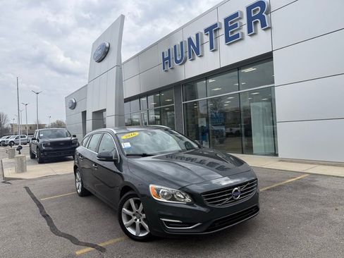 Used 2016 Volvo V60 T5 Premier w/ Convenience Package image 1