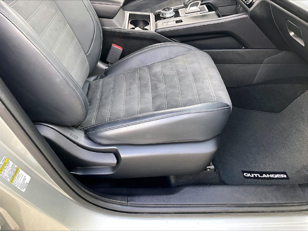 Used 2024 Mitsubishi Outlander SE AWD/4WD image 37