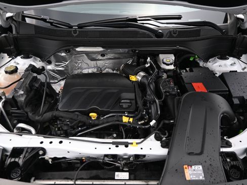 Used 2025 Chevrolet Trax RS w/ Sunroof Package FWD image 31