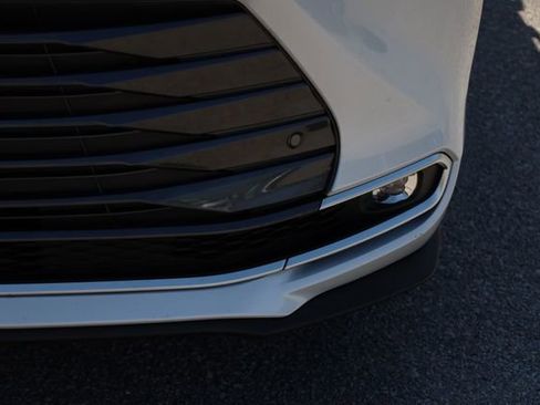 Used 2025 Toyota Sienna Platinum image 23