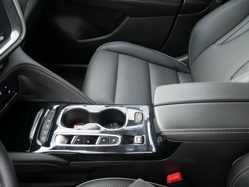 Used 2023 Buick Envision Essence image 23