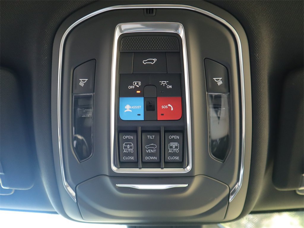 New 2023 Jeep Grand Cherokee Overland w/ Rear Seat Video Group I RWD image 18