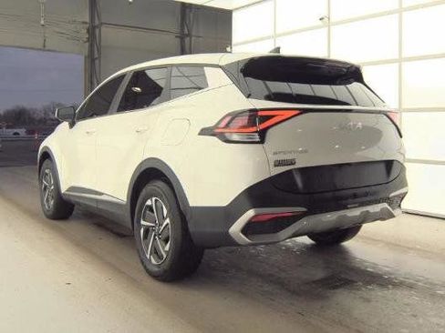 Used 2023 Kia Sportage LX image 3