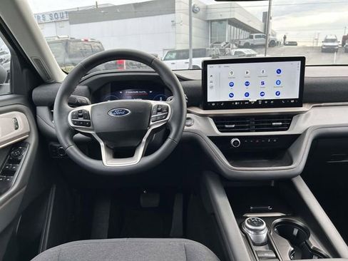 Used 2025 Ford Explorer Active RWD image 11