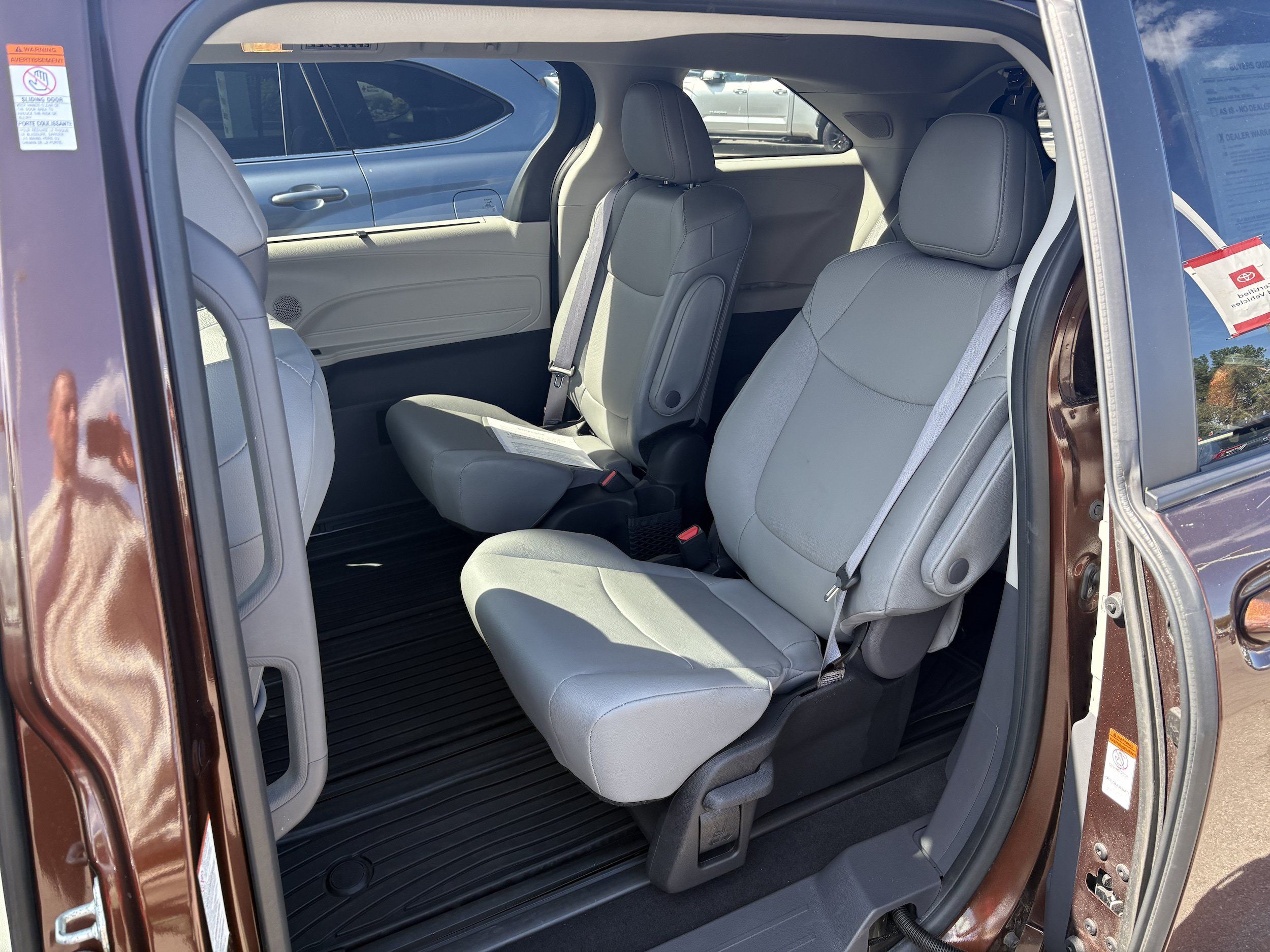 Used 2024 Toyota Sienna XLE w/ XLE Plus Package AWD/4WD image 7