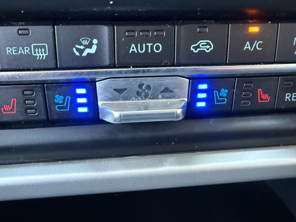 Used 2023 Ford Expedition Max XLT AWD/4WD image 2