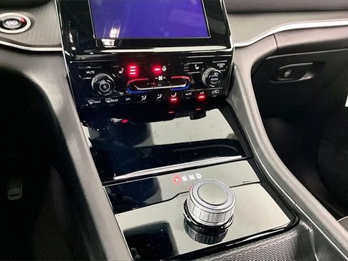 New 2025 Jeep Grand Cherokee Laredo image 7