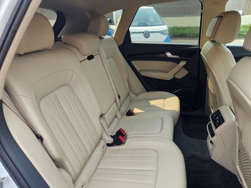 Used 2019 Audi Q5 2.0T Premium w/ Convenience Package AWD/4WD image 28
