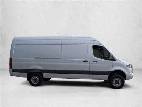 Used 2024 Mercedes-Benz Sprinter 2500 image 4