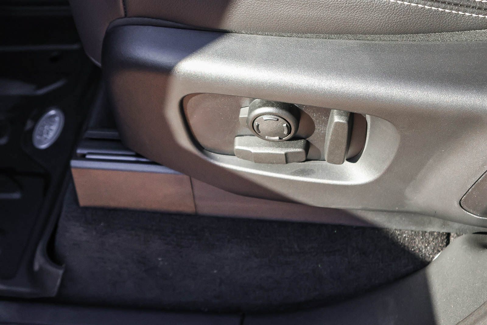New 2026 Land Rover Discovery Limited Edition AWD/4WD image 29