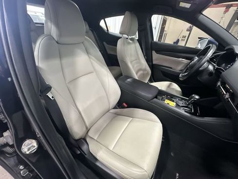 Used 2019 MAZDA MAZDA3 Hatchback w/ Preferred Package FWD image 32