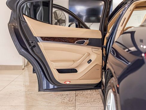 Used 2016 Porsche Panamera 4 image 35