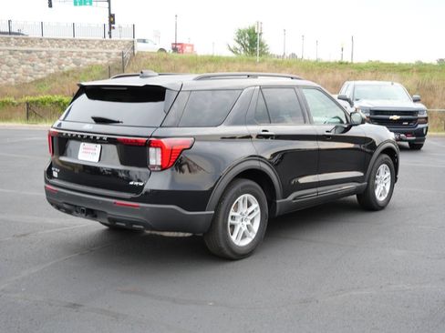 Used 2026 Ford Explorer Active AWD/4WD image 5