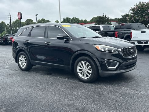 Used 2016 Kia Sorento FWD image 2
