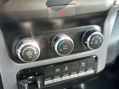 Used 2024 RAM 2500 Tradesman w/ Chrome Appearance Group image 17