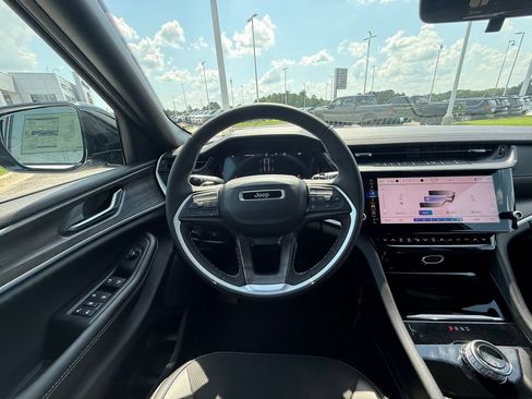 New 2026 Jeep Grand Cherokee Altitude RWD image 9