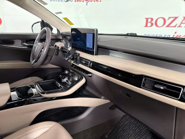 Certified 2022 Lincoln Nautilus FWD w/ Premium Package image 32