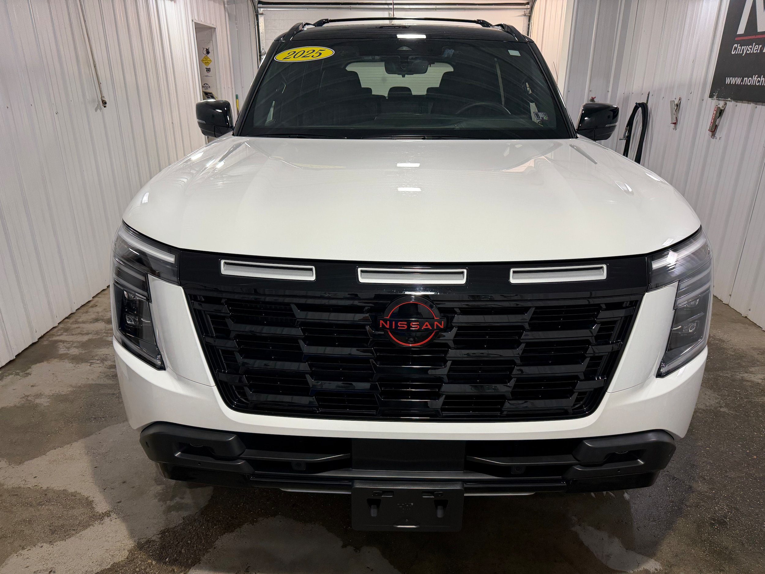 Used 2025 Nissan Armada PRO-4X w/ Pro-4X Premium Package AWD/4WD image 3
