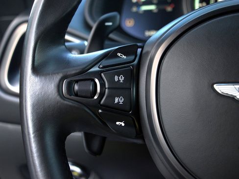 Used 2018 Aston Martin DB11 Coupe image 15