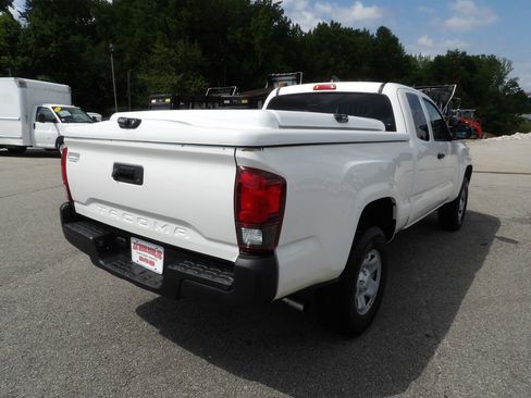 Used 2020 Toyota Tacoma SR image 7