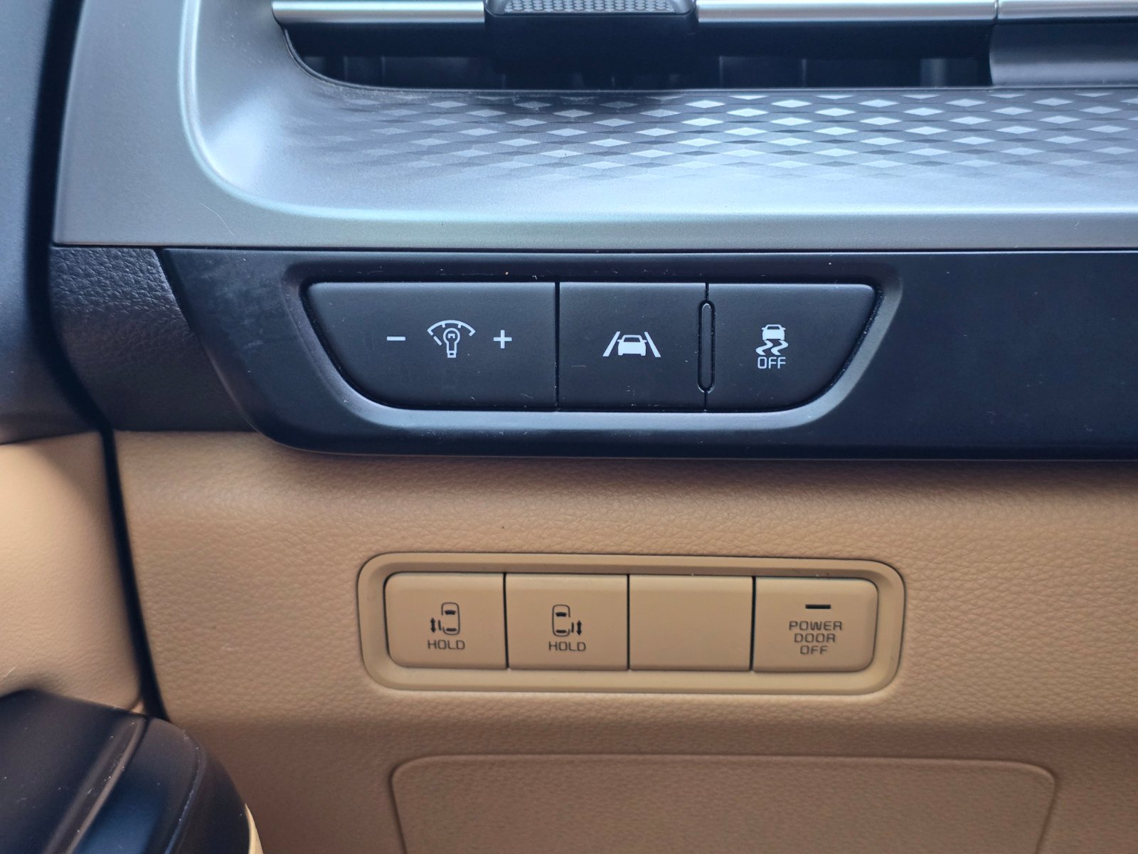 Used 2022 Kia Carnival LXS FWD image 22