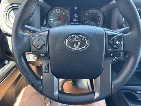 Used 2017 Toyota Tacoma TRD Sport w/ Tow Package (A/T) AWD/4WD image 28