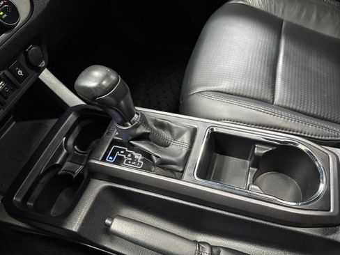 Used 2018 Toyota Tacoma SR5 AWD/4WD image 23