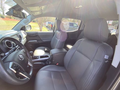 Used 2021 Toyota Tacoma SR5 image 11