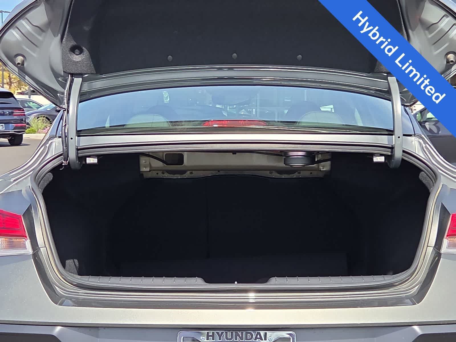 Certified 2026 Hyundai Elantra Limited FWD image 23