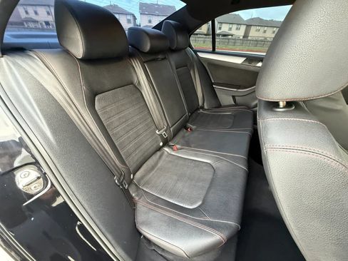 Used 2012 Volkswagen Jetta GLI Autobahn FWD image 16