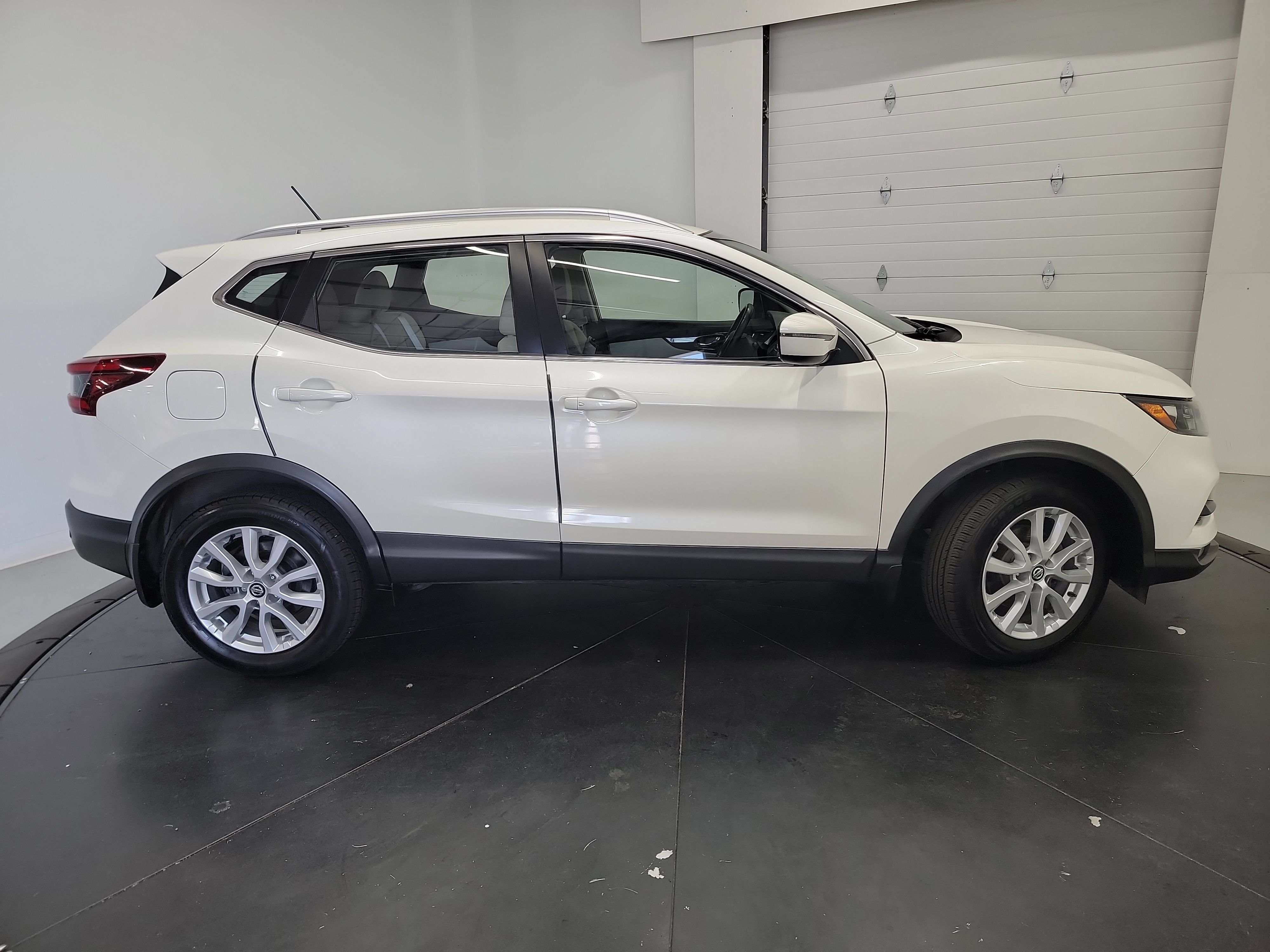 Used 2020 Nissan Rogue Sport SV w/ All-Weather Package FWD image 11