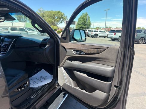 Used 2015 Cadillac Escalade Platinum AWD/4WD image 31