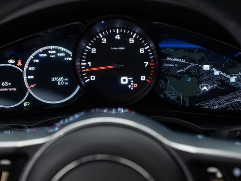 Used 2023 Porsche Cayenne Platinum Edition image 21