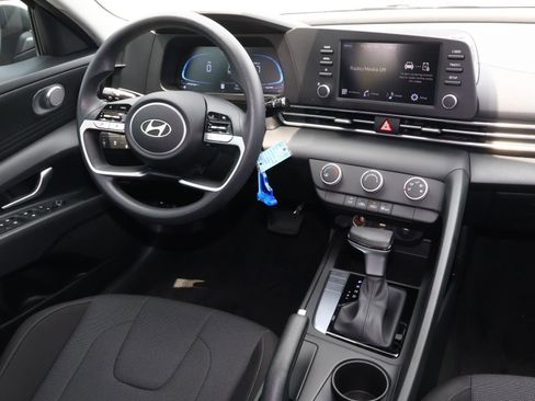 Certified 2026 Hyundai Elantra SE FWD image 10