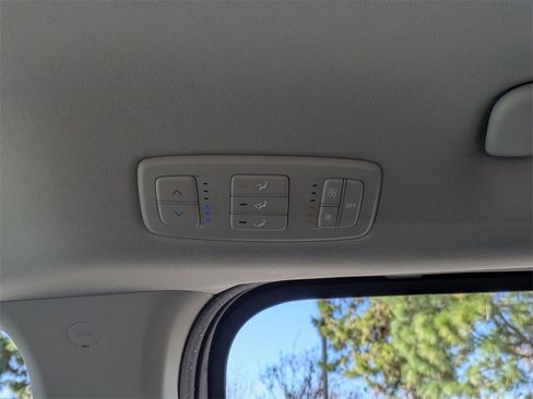 Used 2024 Kia Carnival LX image 26