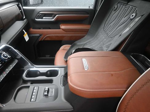 New 2026 GMC Sierra 2500 Denali Ultimate image 13