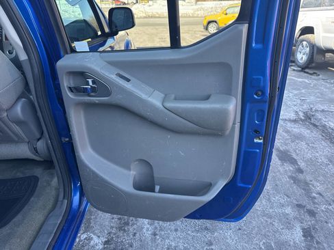 Used 2013 Nissan Frontier SV image 23